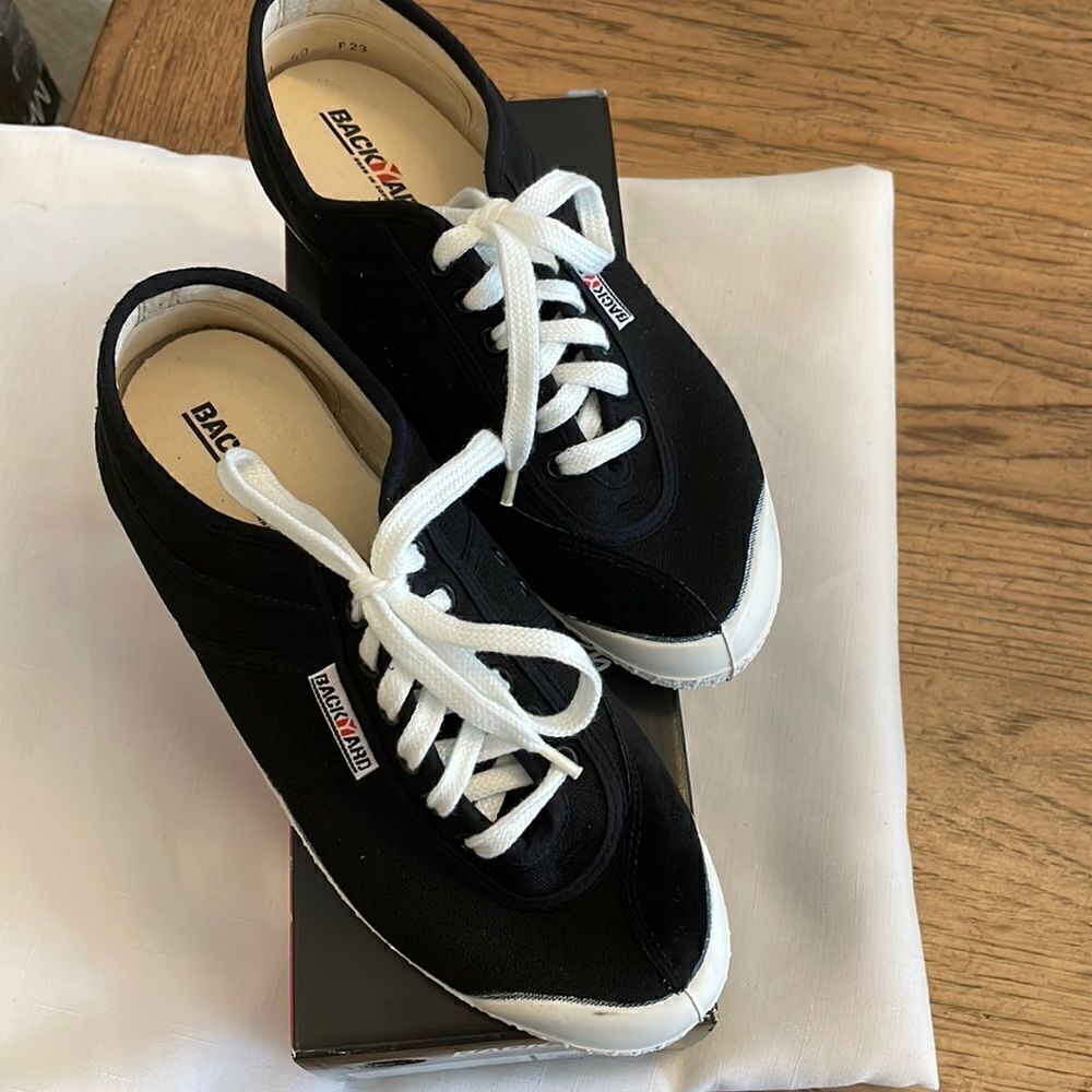 BACKYARD FOOTWEAR BLACK AND WHITE SNEAKERS.  NEW IN BOX